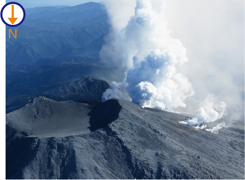 写真。御嶽山　山頂付近の状況
