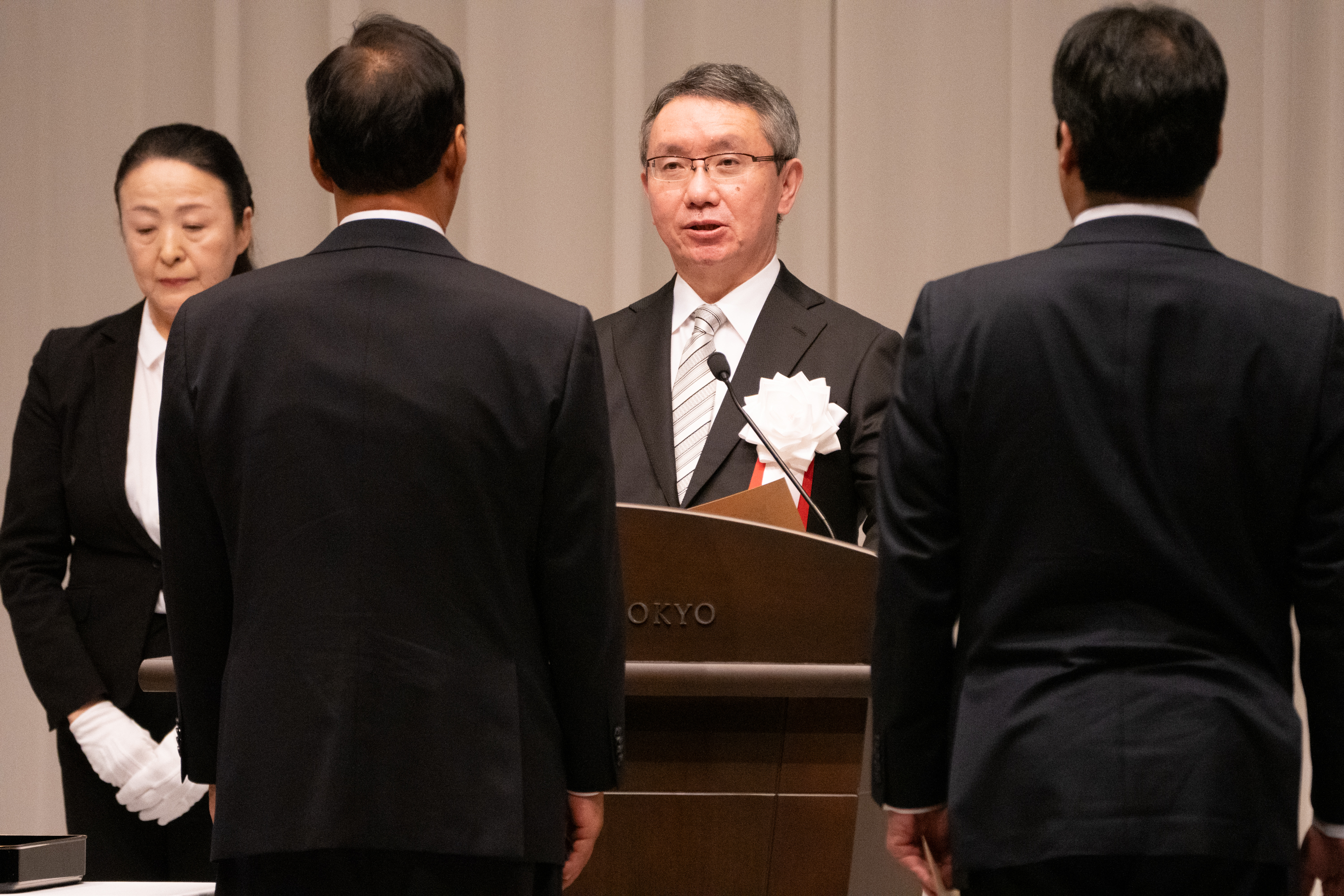 野村竜一気象庁長官の表彰式の様子